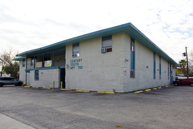 Century South Apartments in San Antonio, TX - Foto de edificio - Building Photo