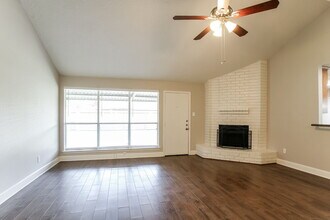 7526 Shoshone Dr in Baytown, TX - Foto de edificio - Building Photo