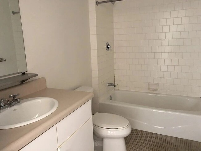 160 E Berkeley St, Unit 1