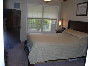 131 Country Club Dr, Unit The Pointe in Union Township, NJ - Building Photo - Building Photo