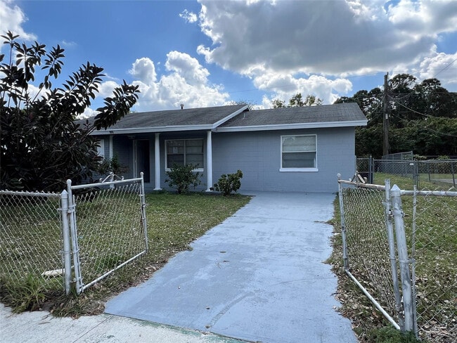 308 Essex Dr in Fort Pierce, FL - Building Photo - Building Photo