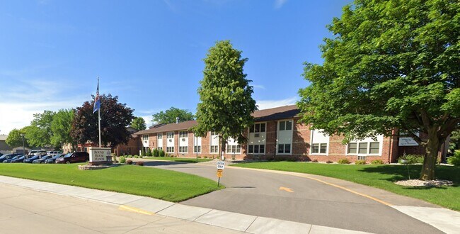300 Bicentennial Ct in Kaukauna, WI - Foto de edificio - Building Photo