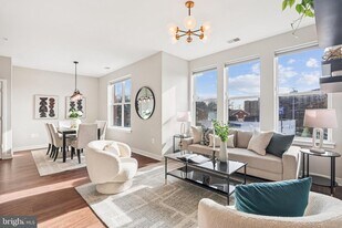 989 S Buchanan St in Arlington, VA - Building Photo