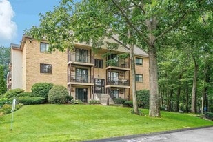 19 Country Club Dr in Manchester, NH - Building Photo