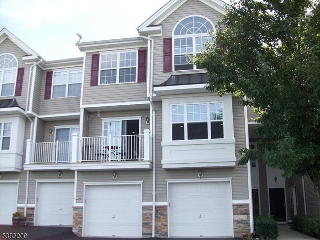 163 Vista Terrace in Pompton Lakes, NJ - Building Photo - Building Photo