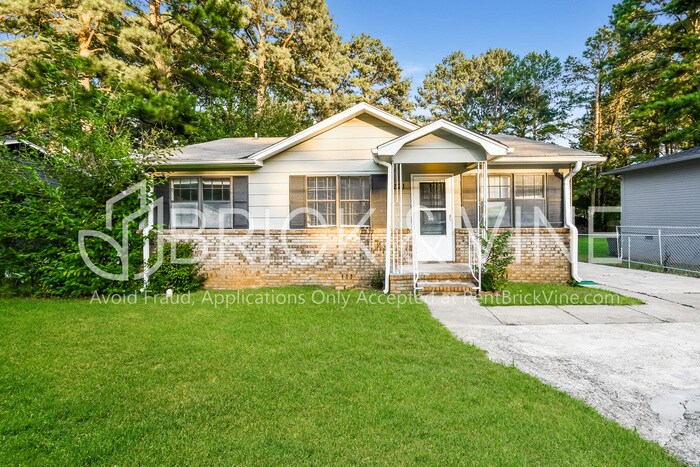 1221 26th Ave in Hueytown, AL - Building Photo