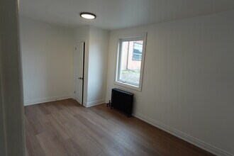 3136 Lake Shore Blvd W in Toronto, ON - Building Photo - Building Photo