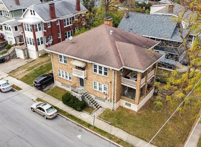 2924 Victoria Ave, Unit 2 in Cincinnati, OH - Building Photo - Building Photo