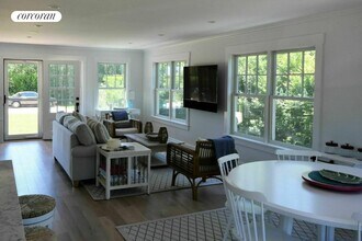 142 Town Line Rd in Sagaponack, NY - Building Photo - Building Photo