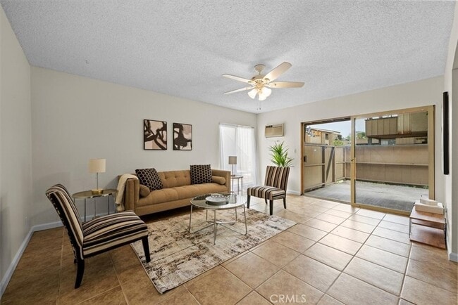 1001 W Stevens Ave, Unit 308 in Santa Ana, CA - Building Photo - Building Photo