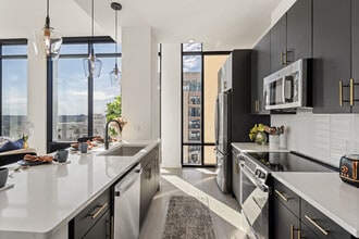 Overlook at Radius Dilworth in Charlotte, NC - Building Photo - Building Photo