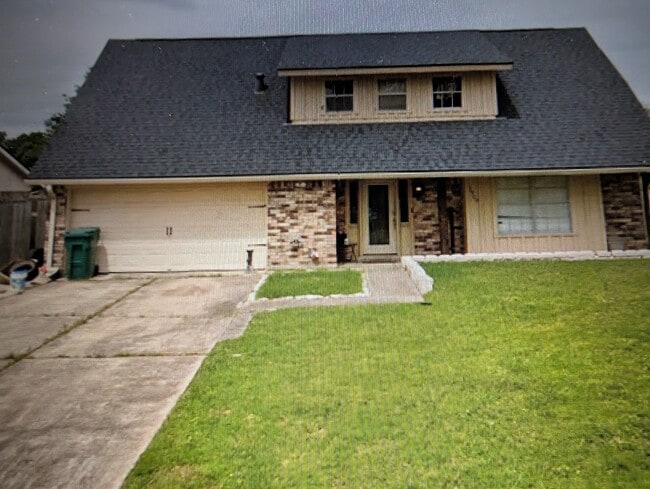 property at 1900 W Kirby Ave