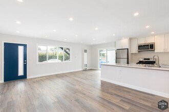 3872 Bentley Ave in Culver City, CA - Building Photo - Building Photo