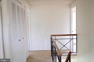 42 Northgate Ln in Willingboro, NJ - Building Photo