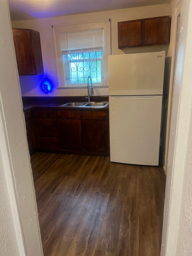 property at 1536 W 5th St