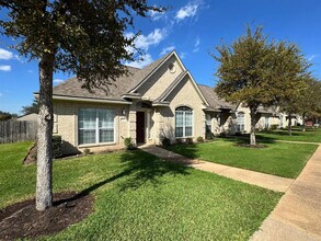 513 Fraternity Row in College Station, TX - Building Photo - Building Photo