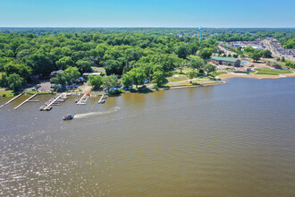 117 Nippersink Rd in Fox Lake, IL - Building Photo - Building Photo