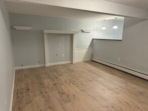 74 Railroad Ave, Unit 3 in Epping, NH - Building Photo - Building Photo