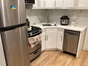 42 Mulberry St, Unit D in New York, NY - Building Photo - Building Photo