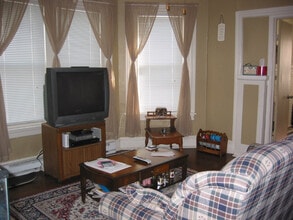 32 W Elizabeth Ave, Unit #3 in Bethlehem, PA - Foto de edificio - Building Photo