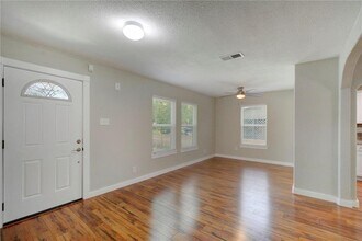 503 W Grady Dr in Austin, TX - Building Photo - Building Photo