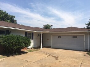 1720 Pawhuska Ave in Enid, OK - Building Photo - Building Photo