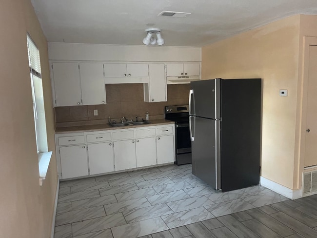 1015 N 14th St in Killeen, TX - Foto de edificio - Building Photo