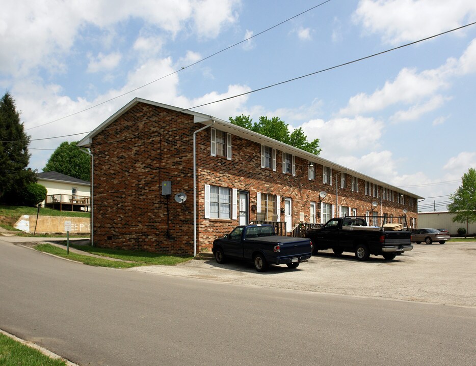 2700 Putnam Ave in Hurricane, WV - Building Photo