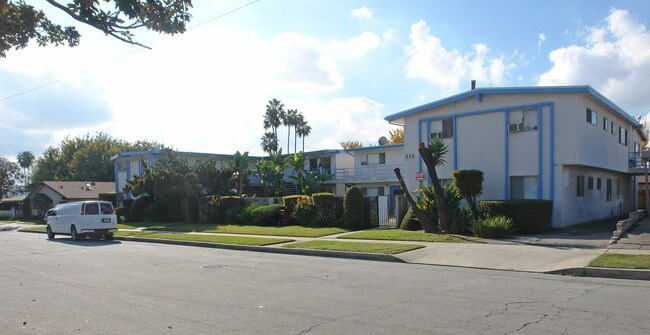 Covina Stewart Apartments in Covina, CA - Foto de edificio - Building Photo