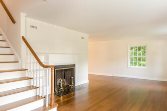 11 Anderson Rd in Greenwich, CT - Building Photo - Building Photo