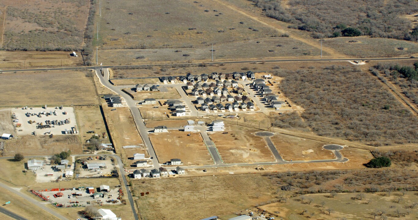 Southton Cove in Elmendorf, TX - Foto de edificio