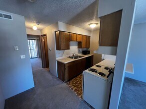 Lakeside Apartments in Jefferson City, MO - Building Photo - Interior Photo
