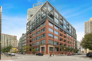 668 N Kingsbury St in Chicago, IL - Building Photo