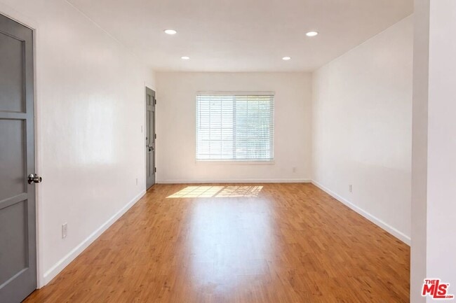 202 N Locust St in Inglewood, CA - Building Photo - Building Photo