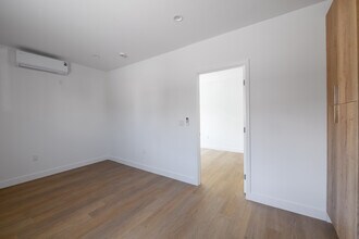 7233 Normandie Ave in Los Angeles, CA - Building Photo - Building Photo