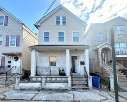 58 Florida St in Elizabeth, NJ - Building Photo