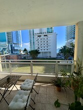 471 NE 25th St, Unit 403 in Miami, FL - Building Photo - Building Photo