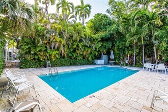 2945 Bridgeport Ave in Miami, FL - Foto de edificio - Building Photo