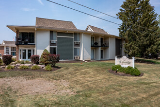 Woodridge Apartments and Townhomes in New Berlin, WI - Building Photo - Building Photo