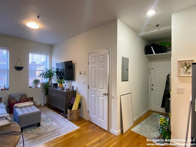 25 Cleveland Pl, Unit 1