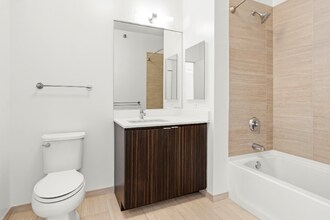 251 N Garland Ct in Chicago, IL - Foto de edificio - Building Photo