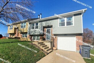 1026 E Huntington Pl in Olathe, KS - Building Photo - Building Photo