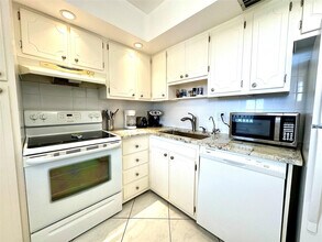 2671 S Course Dr in Pompano Beach, FL - Foto de edificio - Building Photo