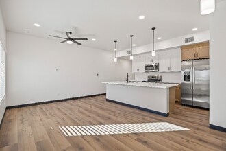 3820 E Fort Lowell Rd in Tucson, AZ - Foto de edificio - Building Photo