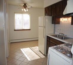 9229 Jill Ln, Unit 1E in Schiller Park, IL - Building Photo - Building Photo