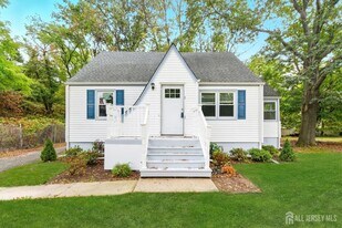 174 Alcoa Ave in Edison, NJ - Building Photo