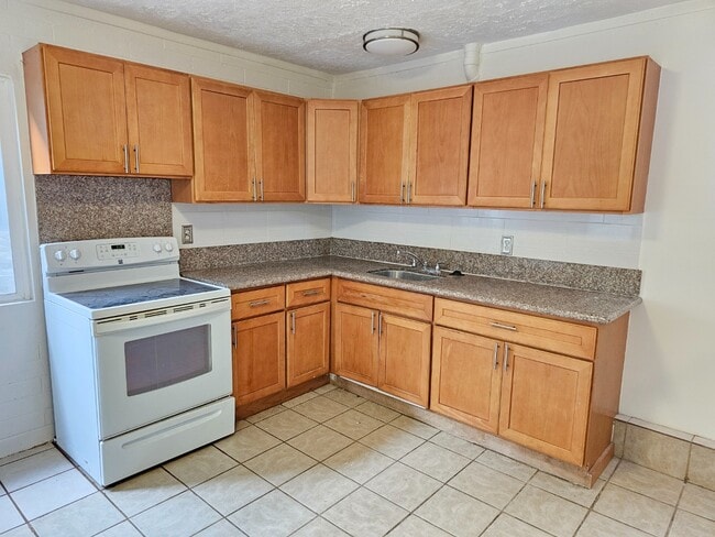 87-560-560 Manuaihue St in Waianae, HI - Building Photo - Building Photo