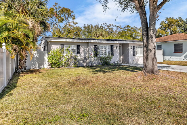 3117 W Gray St in Tampa, FL - Building Photo - Building Photo