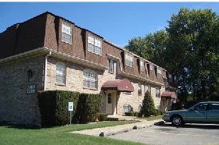 Hallmark Apartments in Louisville, KY - Building Photo - Building Photo