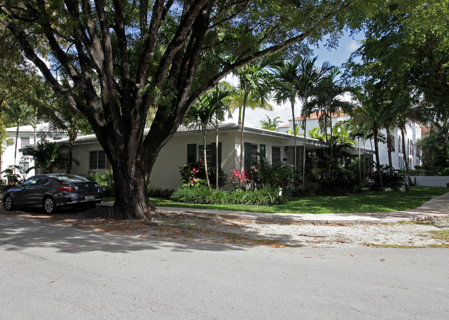 441-449 Santander Ave in Coral Gables, FL - Building Photo - Building Photo